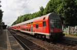 Hier ein RE1 (RE18008)  Baumblüten-Express  von Berlin Zoologischer Garten nach Werder(Havel), bei der Einfahrt am 1.5.2014 in Potsdam Charlottenhof.