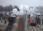 Abfahrbereit in Radebeul Ost  , der Lößnitzdackel nach Moritzburg und die S1 nach Meißen Triebischtal.13.03.2016 , 10:13 Uhr, Ausschnitt aus einer  viel größeren