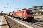 Am 26.08.2015 fuhr Green Cargo/IGE 185 405-8  WM 2014  mit einem Getreidezug durch den Hauptbahnhof von Regensburg in Richtung Süden.