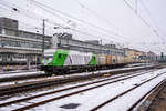 223 102(ER20-01)der SETG mit einem Ganzzug aus Innofright Containerm im Regensburger HBF am 1.2.2017.