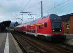 Eine DBuza-Doppelstockgarnitur steht am 13.Oktober 2013 als RB nach Naumburg(Saale)Hbf in Saalfeld.