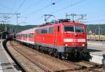 111 213 mit RB 59365 (Saalfeld–Bamberg) am 16.08.2013 in Saalfeld (Saale)