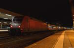 Zum Abschied der DB-IC Garnituren auf dem EC-Zugpar 216/217  Dachstein  von Saarbrücken nach Graz darf es auch mal ein Bahnsteigbild sein: Am späten Abend des 30. Jun 2013 hatte 101 071 mit dem EC 216 den Zielbahnhof nach knapp 11 Stunden Fahrtzeit erreicht. 
Damals bestand das Zugpaar erst seit 2 Jahren, nun ist es 10 Jahre später mit dem heutigen Fahrplanwechsel auf ÖBB Wagenmaterial umgestellt worden. Erfreulicherweise erhält das Zug damit jedoch einen Vollspeisewagen Typ WRmz der ÖBB und verliert nicht wie andere IC-Verbindungen durch die Abstellung der ARkim(m)bz-Wagen das gastronomische Angebot. Zudem wird Saarbrücken nun erstmals planmäßig von ÖBB-Zügen angefahren. 