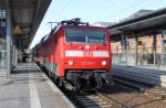 120 203-5 mit RE 1 (RE 4312) von Rostock Hbf nach Hamburg Hbf in Schwerin Hbf am 25.03.2013