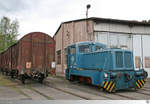 V 10 B der Deutschen Schaumglas GmbH vor dem Lokschuppen in Sonneberg.