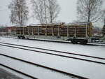 Mit Holz beladener Snps,am 18.Januar 2024,auf der Ladestraße,in Sonneberg.