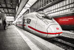 Ein 407er wartet in Stuttgart Hbf auf die Abfahrt als ICE 516 nach Dortmund Hbf.