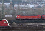 . Taurus und...

eine Lok der Baureihe 147. Ein kleine Serie vom Vorfeld des Stuttgarter Hauptbahnhofes.

24.01.2018 (M)