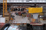 Aus dem Chaos erwächst ein Bahnhof -    Blick auf die Baustelle der Bahnsteighalle des neuen Stuttgarter Hauptbahnhofes.