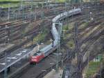 Eine Br.101 fhrt mit einem IC in den Bahnhof Stuttgart Hbf ein.