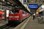 Am Abend des 07.01.2014 stand die Ludwigshafener 111 042-8 mit der RB 39933 (Mannheim Hbf - Stuttgart Hbf) im Endbahnhof und wartet drauf ins BW Rosenstein zu rangieren.