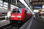 Mit einem RE (Stuttgart Hbf - Heidelberg Hbf) stand am 23.10.2014 die 146 216-7 im Stuttgarter Hauptbahnhof.