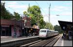 Ein ICE 1 aus Hamburg erreicht hier am 2.7.2018 um 14.59 Uhr den Hundertwasser Bahnhof in Uelzen.