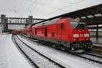 245 037 schiebt am 5.1.2019 den RE4212 von Lindau Hauptbahnhof nach Stuttgart Hauptbahnhof in den Ulmer Hauptbahnhof.