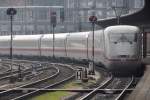 ULM, 03.10.2014, ICE 593 von Berlin Ostbahnhof nach München Hbf mit verspäteter Ausfahrt aus dem Ulmer Hauptbahnhof