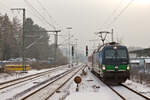 193 246 erreicht mit IRE 200 aus Ulm am 17.12.2022 den Bahnhof Wendlingen. Geschoben hat 193 243. Zum zurückliegenden Fahrplanwechsel ging die SFS Wendlingen-Ulm in Betrieb. Die Strecke über Flughafen zum Stuttgarter Hbf wird erst in ein paar Jahren folgen. Als Vorlaufbetrieb verkehren von Wendlingen nach Ulm 200 km/h schnelle Regionalzüge. Auch der SPFV fädelt hier auf die neue Strecke ein.  