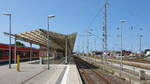 Blick auf den Bahnsteig 1/2 im Bahnhof Wismar.