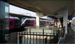 Lediglich ein Bahnsteigbild -    Einer der Bahnsteige des Wolfsburger Hauptbahnhofes mit einem Coradia Continental-Triebzuge der ENNO am anderen Bahnsteig.