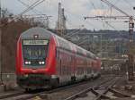 Aus dem Archiv: Die RE7 nach Krefeld Hbf mit Schublok 112 157 bei der Durchfahrt in Wuppertal-Vohwinkel, 27.3.10