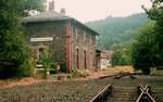 16.08.1995 Ehemaliger Bahnhof in Bad Berneck an der Strecke von Neuenmarkt-Wirsberg nach Bischofsgrün im Fichtelgebirge.