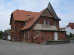 Das an,der ehmalige Bahnstrecke Rostock-Grimmen gelegende Bahnhofsgebude von Bad Slze am 09.2013.