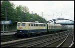 110118 mit einem aus DR Wagen gebildeten Eilzug nach Köln am 13.5.1995 um 12.20 Uhr im HBF Aachen.