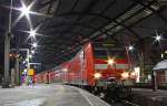 146 006-2 steht mit dem RE10139 nach Hamm (Westf.) in Aachen Hbf bereit gestellt, Vielen Dank an den Tfzf fr die FIS-Beschilderung, 14.12.10