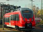 Premierenfahrt? Hamsterbacke 442 750 steht am 22.11.2011 am Aachener Hbf mit eingeschalteter Zugzielanzeige, in dem uns eine Premierenfahrt angekndigt wird.