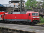 E-Lok 120 206-8 fährt mit Dostowagen für den RE 9 (Rhein-Sieg-Express) in Aachen Hauptbahnhof ein. 14. Mai 2016.