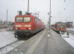 Hier links 114 004 mit einem RE3 von Stralsund nach Elsterwerda und rechts 628 624 als RB66 von Angermnde nach Szczecin Glowny, diese beiden Zge standen am 24.1.2010 in Angermnde.