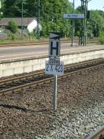 Hier der Haltehinweis fr die S-Bahnen der Linie 12 im Bahnhof von Au(Sieg) aufgenommen am 2.6.