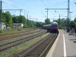 Hier fhrt ein Zug der Linie RE9 nach Aachen auf Gleis 3 im Bahnhof von Au(Sieg) ein.