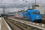 Bei einem längeren Halt in Augsburg auf der Fahrt Richtung München konnte ich unsere IC-Zuglok 101 071-9  25 Jahre Märklin Händler-Initiative  ablichten. Aufgenommen am 02.05.2015.