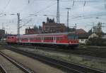 Eine n-Wagen Garnitur mit schiebender 111 173 erreicht am 19. April 2013 als RB 59363 aus Kronach den Bahnhof Bamberg.