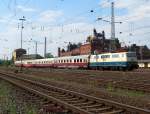 111 001-4 steht am 02. Juni 2014 mit vier TEE-Wagen im Bahnhof Bamberg abgestellt.