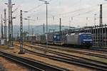 Mit einem KLV nach Aachen West/Belgien fuhr am 21.10.2015 die Alpha Trains/Crossrail 145-CL 202 (145 098-0) durch den Badischen Bahnhof von Basel aus Richtung Rangierbahnhof Muttenz gen Basel Bad Rbf.