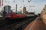 Mit einem gemischten Güterzug fuhr am 10.11.2015 die 152 027-9 über Gleis 1 durch den Badischen Bahnhof von Basel in Richtung Rangierbahnhof Muttenz.