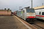 Durchfahrt am 13.01.2016 von Railpool/BLS Cargo 186 101  1 Locomotive / 4 Countries  mit einem KLV nach Italien über Gleis 3 durch den Badischen Bahnhof von Basel gen Rangierbahnhof Muttenz.