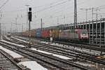 Durchfahrt am 20.01.2016 von Beacon Rail/Crossrail 185 591-5 mit einem Containerzug nach Aachen West/Belgien durch den verschneiten Badischen Bahnhof von Basel über Gleis 1 in Richtung Weil am Rhein.