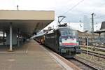 Mit dem AKE-Rheingold aus Domodossola nach Dortmund stand am 29.03.2016 die MRCE/National Express ES 64 U2-096 (182 596-7) kurz nach der Ankunft am Bahnsteig 2 in Basel Bad Bf nch mit CH-Phanto und