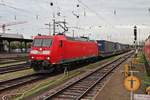 Durchfahrt am frühen Morgen des 11.06.2018 von 185 002-3 mit dem  DSV -KLV (Taulov - Gallarate) über Gleis durch den Badischen Bahnhof von Basel in Richtung Rangierbahnhof Muttenz, wo sie den KLV abgeben wird.