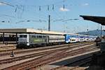 Am sonnigen Nachmittag des 17.06.2019 stand RADVE 111 215-0 zusammen mit den zwei neuen Mälartåg-Triebzügen 012 (701 612-2/701 112-3) und 013 (701 613-0/701 113-1) auf Gleis 2 im Badischen Bahnhof von Basel und wartete auf die Ausfahrt in Richtung Deutschland.