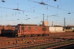 Durchfahrt bei den ersten Sonnenstrahlen des 24.06.2015 von BLS Cargo Re 4/4 171 (425 171)  Därligen  in Basel Bad Bf in Richtung Basel Bad Rbf/Weil am Rhein.