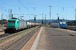 Während am 24.06.2015 die 185 575-8 von Alpha Trains/RheinCargo mit dem leeren Dyckerhoff-Zementcontainerzug über Gleis 4 durch Basel Bad Bf fuhr, stand neben an die 187 003-9  Hans-Werner 