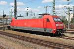 Am Nachmittag des 08.07.2015 stand 101 143-6 abgestellt auf dem südlichen Stumpfgleis von Bahnsteig 4/5 in Basel Bad Bf und wird am Abend den CNL nach Berlin bespannen.