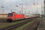 Einfahrt am 06.08.2015 vom IC 61419 (Duisburg Hbf - Basel SBB)/CNL 40419 (Amsterdam Centraal - Zürich HB)/CNL 479 (Hamburg-Altona - Zürich HB), der an diesem Tag mit der  101 117-0, in den Badischen bahnhof von Basel.