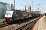 Durchfahrt am 11.08.2015 von ES 64 F4-111 (189 111-8)  Captrain  mit einem Papierzug aus Schweden nach Italien in Basel Bad Bf über Gleis 1 in Richtung Rangierbahnhof Muttenz.