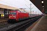 101 045-3 stand am Morgen des 12.08.2015 mit dem IC 61419 (Duisburg Hbf - Basel SBB)/CNL 40419 (Amsterdam Centraal - Zürich HB)/CNL 479 (Hamburg-Altona - Zürich HB) am Bahnteig 3 in Basel