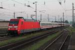 Einfahrt am 13.08.2015 von 101 115-4 mit dem IC 61419 (Duisburg Hbf - Basel SBB)/CNL 40419 (Amsterdam Centraal - Zürich HB)/CNL 479 (Hamburg-Altona - Zürich HB) in den Badischen Bahnhof von Basel. Nach einem kurzen Halt brachte sie den CityNightLine über den Rhein nach Basel SBB.