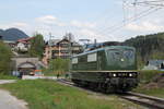 151 119-5 beim umsetzen im Bahnhof Berchtesgaden. Sie hat soeben ihren Sonderzug die Steilstrecke herauf gebracht. Im Hintergrund ist das alte Tunnelportal zu sehen. Hier führte bis 1938 die Stecke weiter bis zum Salzburger Localbahnhof. Aufnahme vom 01.05.2017.